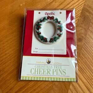 Spode Christmas Holiday Cheer Pin Brooch Wreath Porcelain Gift Brand New